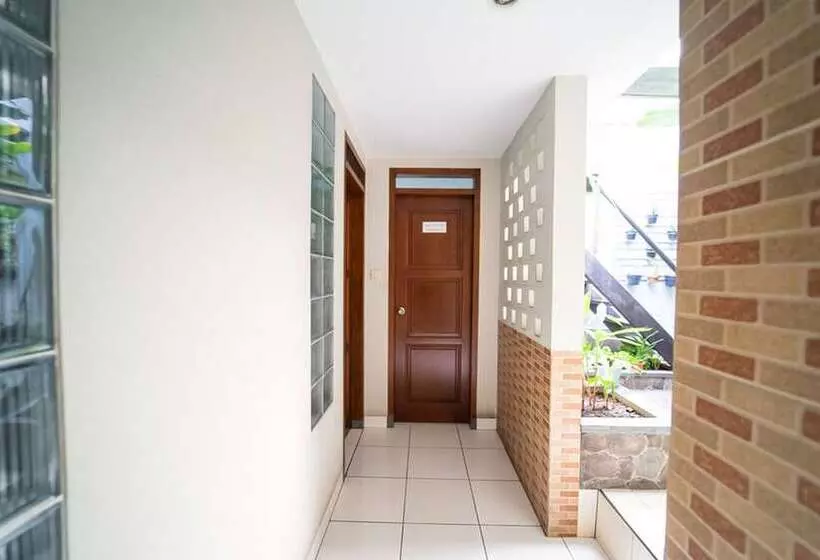 ペンション Koolkost Near Btc Fashion Mall 2