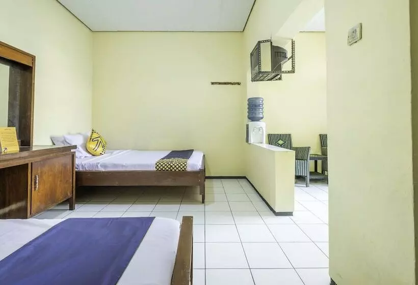 Spot On 1970 Hotel Priangan