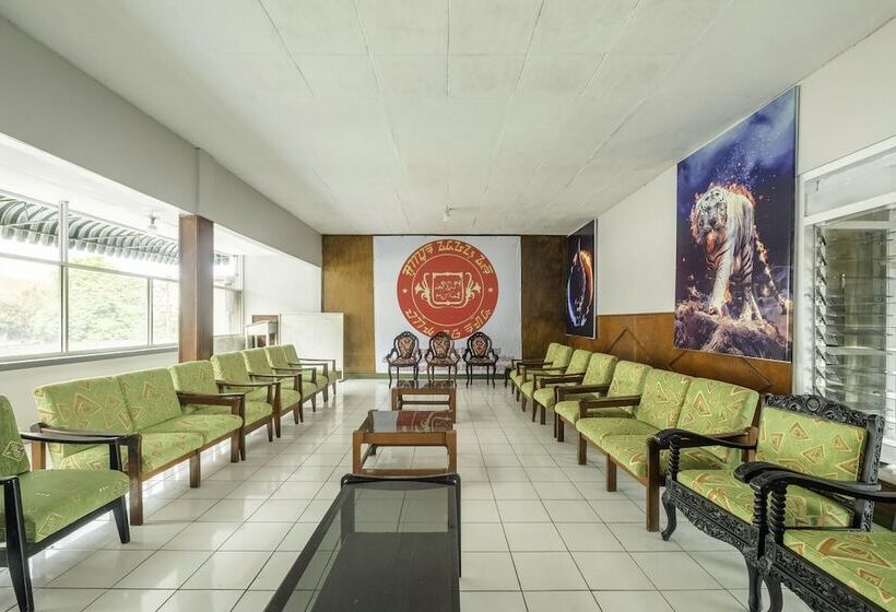 Spot On 1970 Hotel Priangan