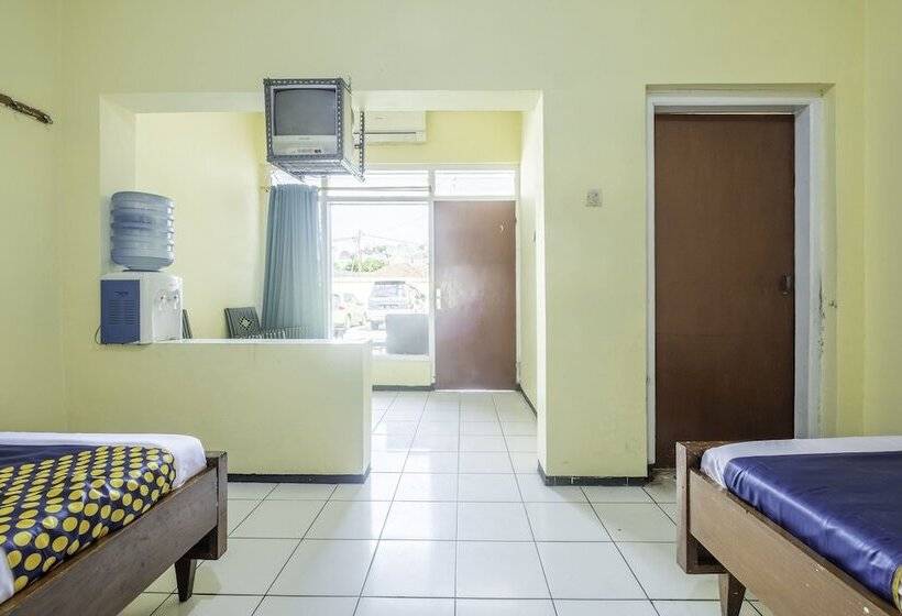 Spot On 1970 Hotel Priangan