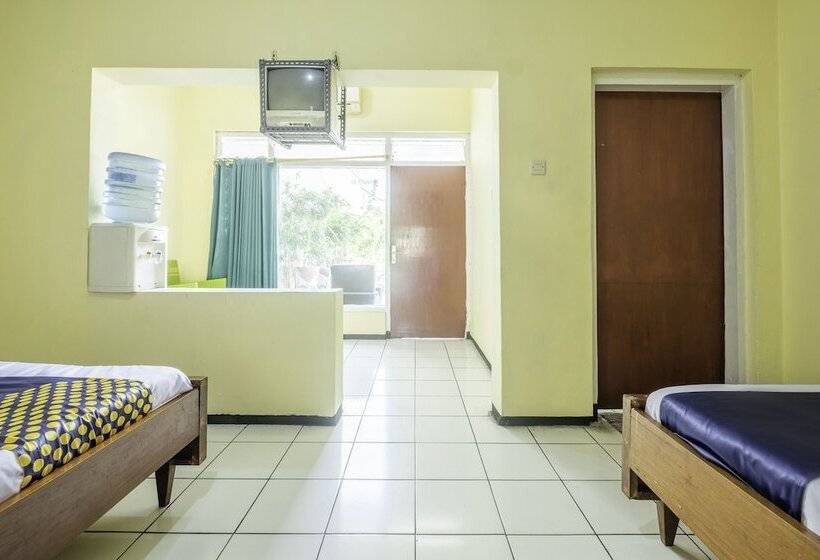 Spot On 1970 Hotel Priangan