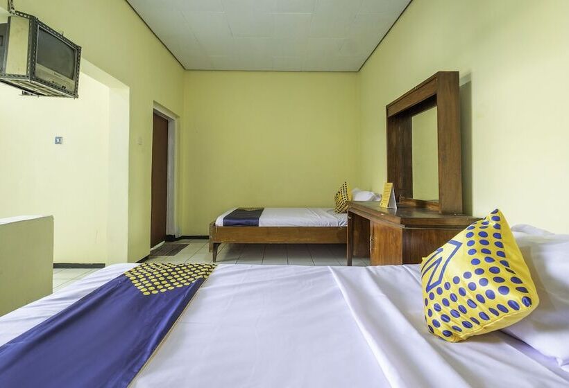 Spot On 1970 Hotel Priangan