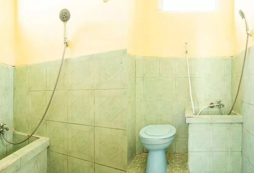 Spot On 1970 Hotel Priangan