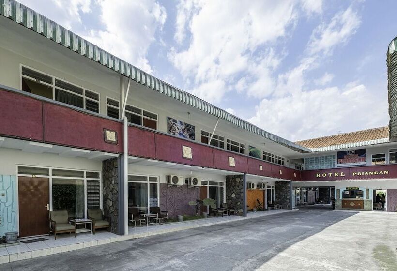 Spot On 1970 Hotel Priangan