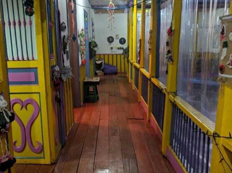 پانسیون Hostal Bremen