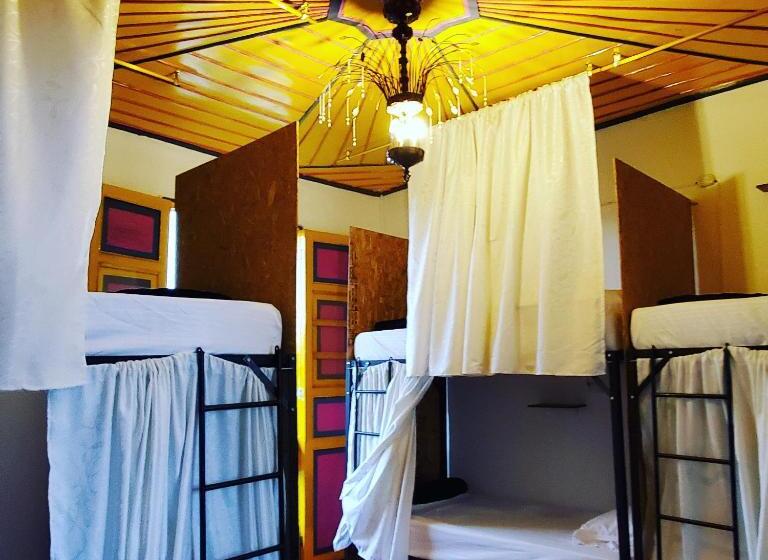 پانسیون Hostal Bremen