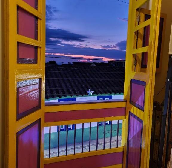 پانسیون Hostal Bremen