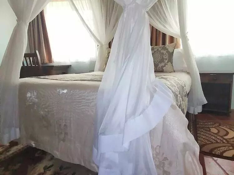 هتل Lake Olbolosat Resort Park Lodge