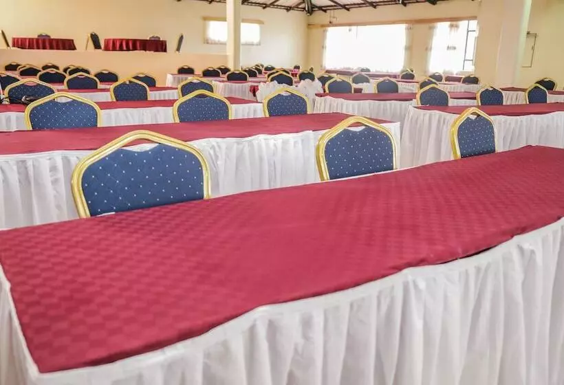 هتل Lake Olbolosat Resort Park Lodge