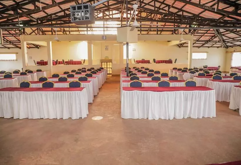 هتل Lake Olbolosat Resort Park Lodge