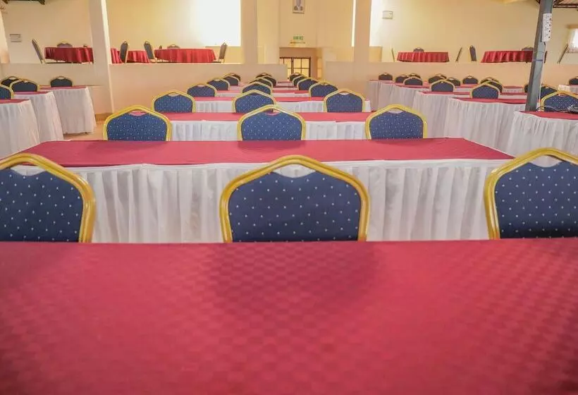 هتل Lake Olbolosat Resort Park Lodge