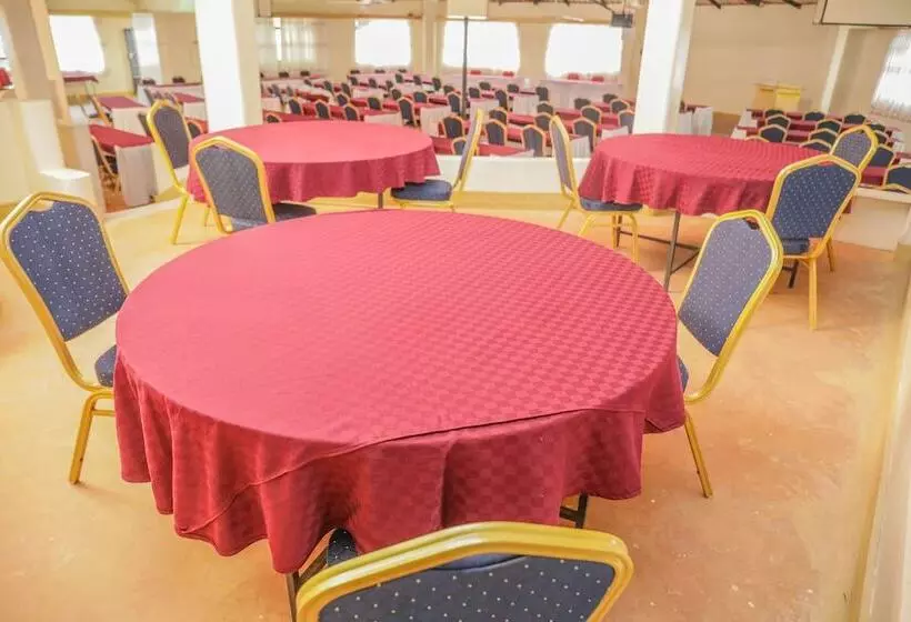 هتل Lake Olbolosat Resort Park Lodge