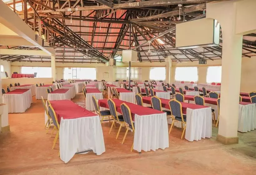 هتل Lake Olbolosat Resort Park Lodge