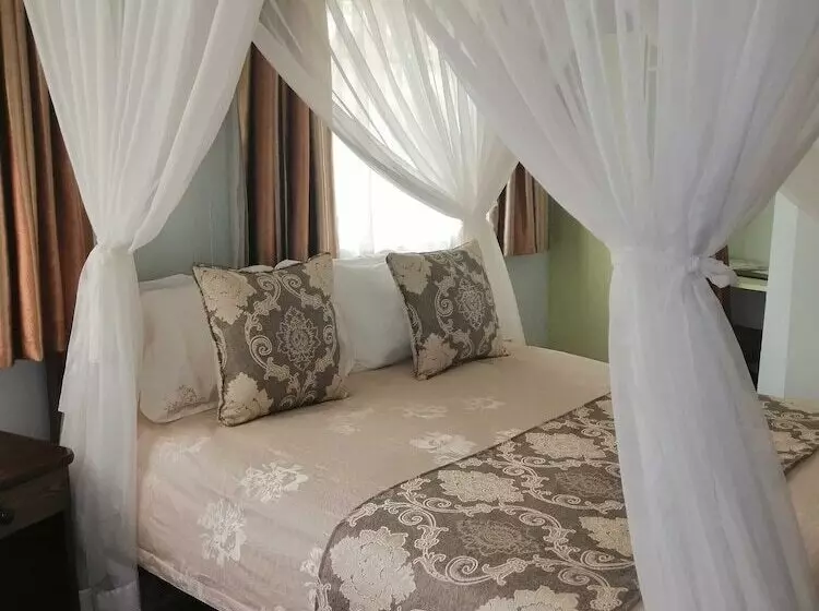 هتل Lake Olbolosat Resort Park Lodge