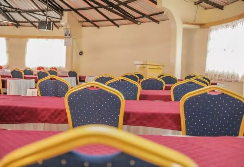 هتل Lake Olbolosat Resort Park Lodge