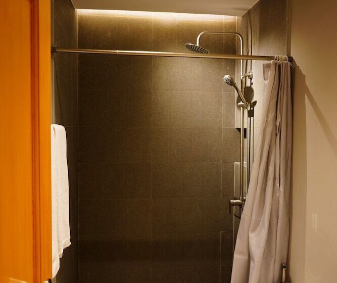 Hotel Mayfair Resort