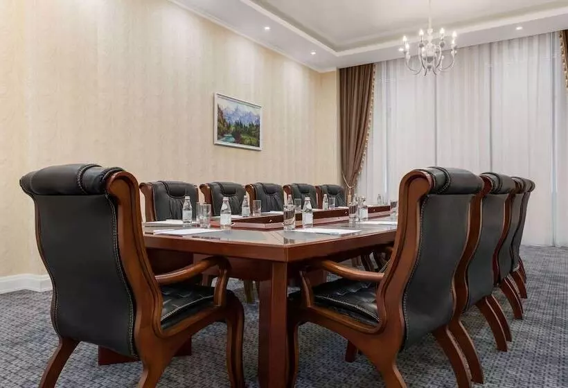 هتل Ramada By Wyndham Shymkent