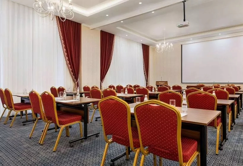 هتل Ramada By Wyndham Shymkent