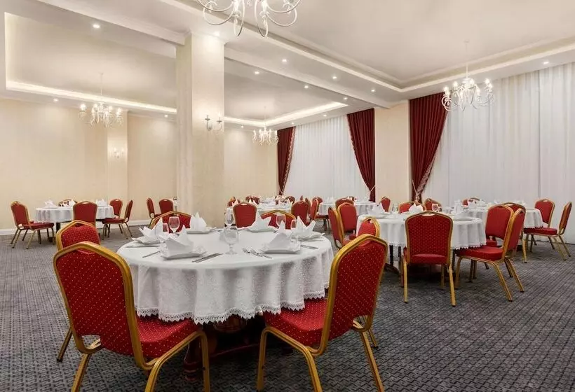 هتل Ramada By Wyndham Shymkent