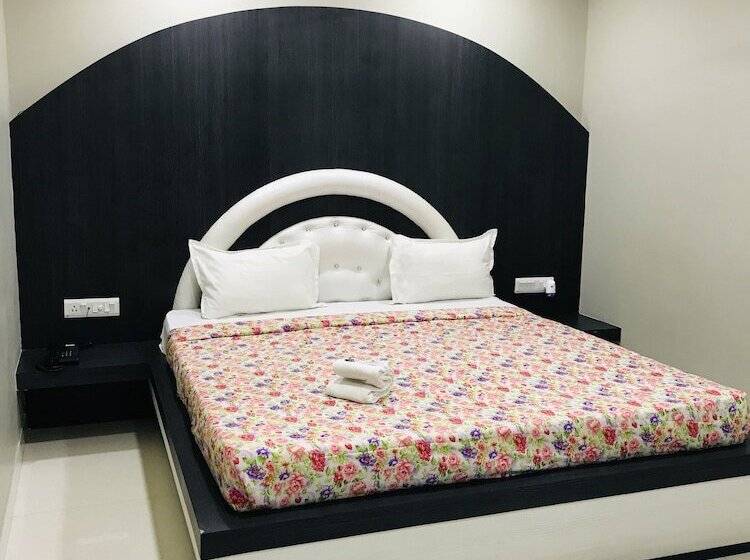 בית מלון כפרי Sameer Palace