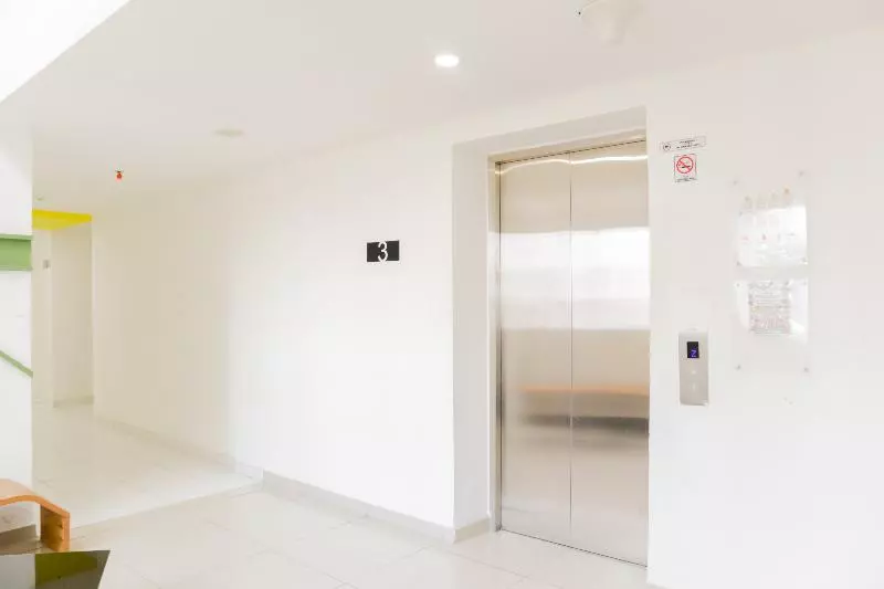 Hotelli Aeropolis Apartment By Oyo Rooms