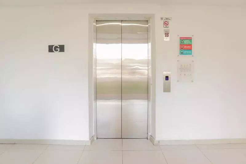 Hotelli Aeropolis Apartment By Oyo Rooms