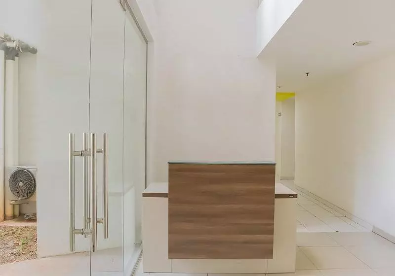 Hotelli Aeropolis Apartment By Oyo Rooms