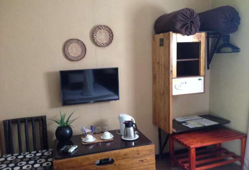 هتل Phokoje Bush Lodge