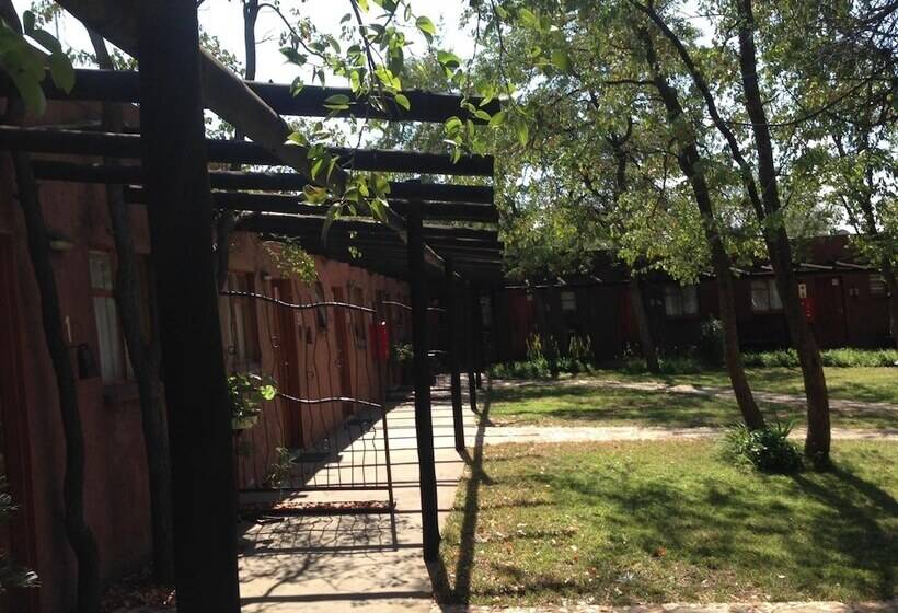 هتل Phokoje Bush Lodge