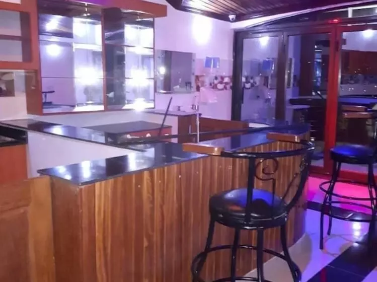پانسیون Lion Motel