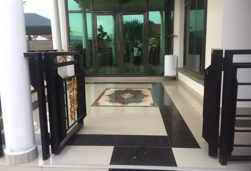 پانسیون Lion Motel