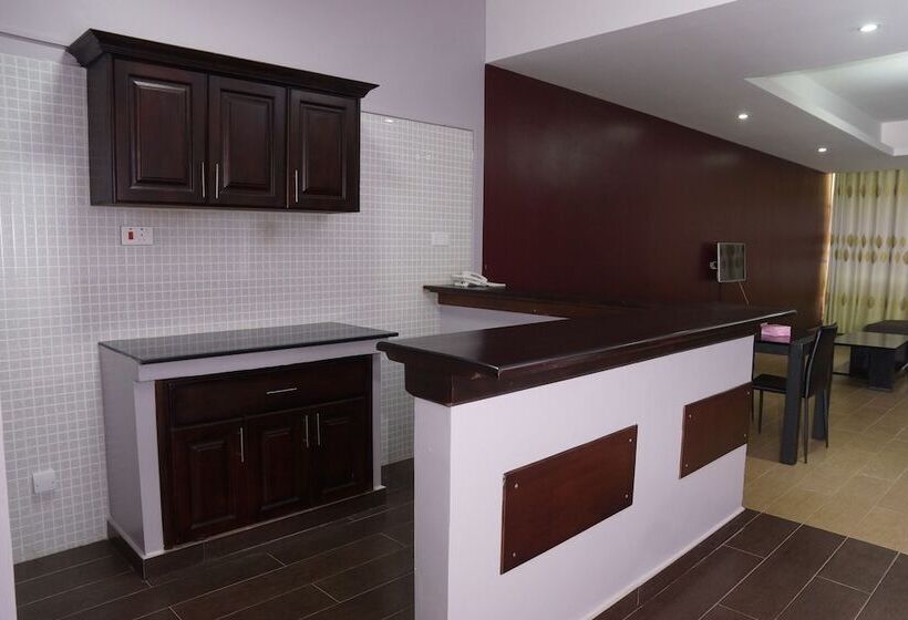 Là Ponye Hotel Apartment