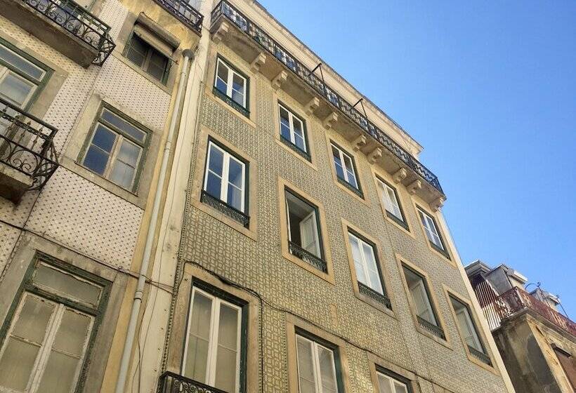 پانسیون The Color Hostel