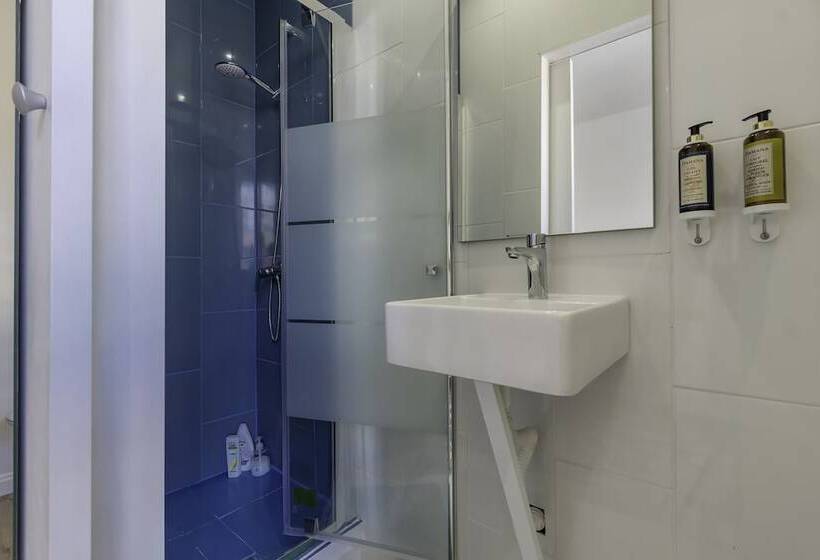 پانسیون The Color Hostel