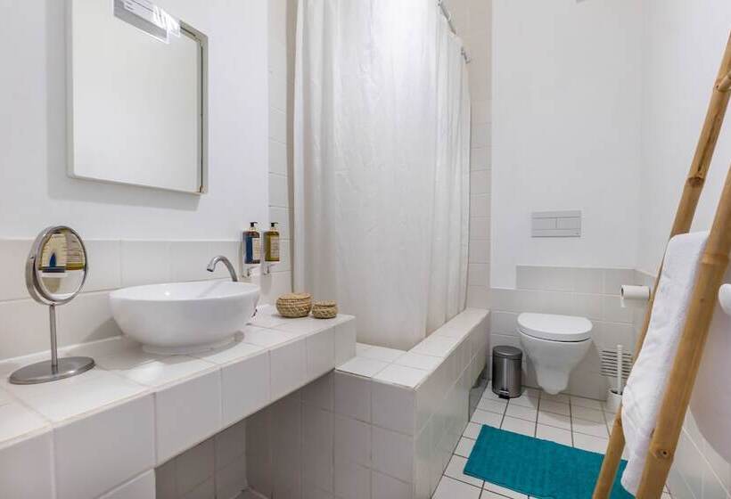 پانسیون The Color Hostel