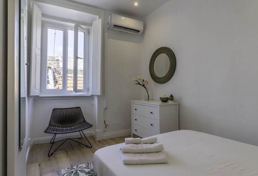 پانسیون The Color Hostel