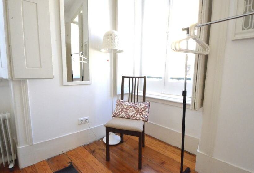 پانسیون The Color Hostel