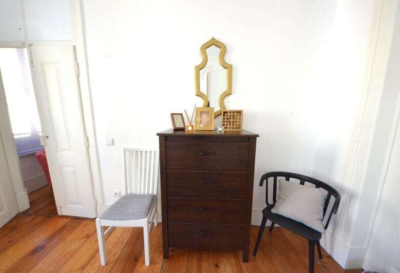 پانسیون The Color Hostel