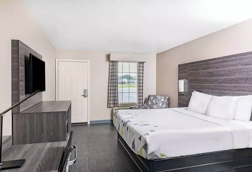 Отель Baymont By Wyndham Commerce Ga Near Tanger Outlets Mall