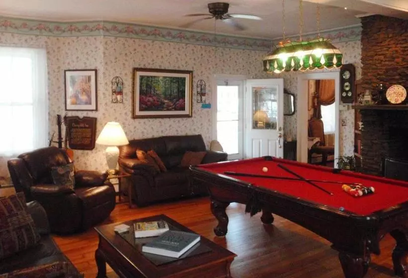 בית מלון כפרי The Inn At The Shore