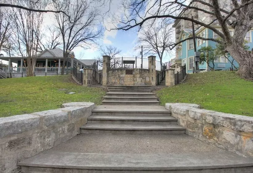 هتل Inn On The Riverwalk