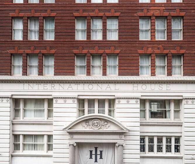 Hotel International House