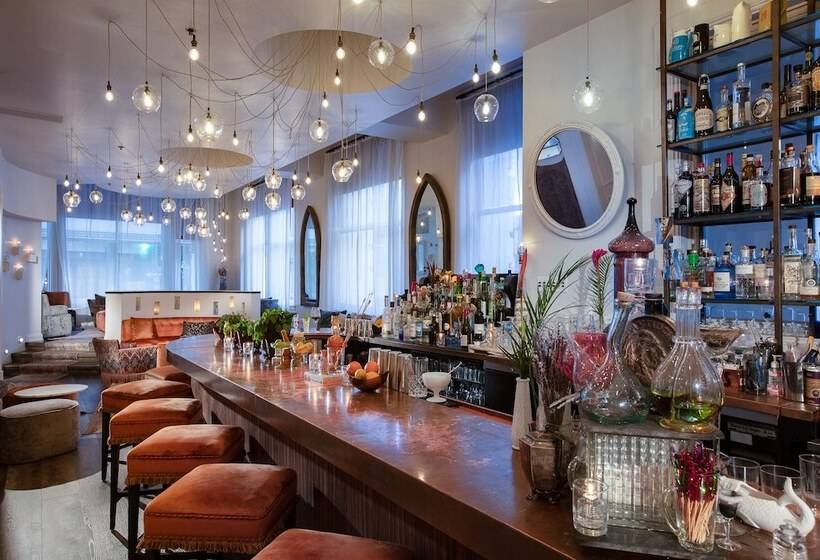 Hotel International House