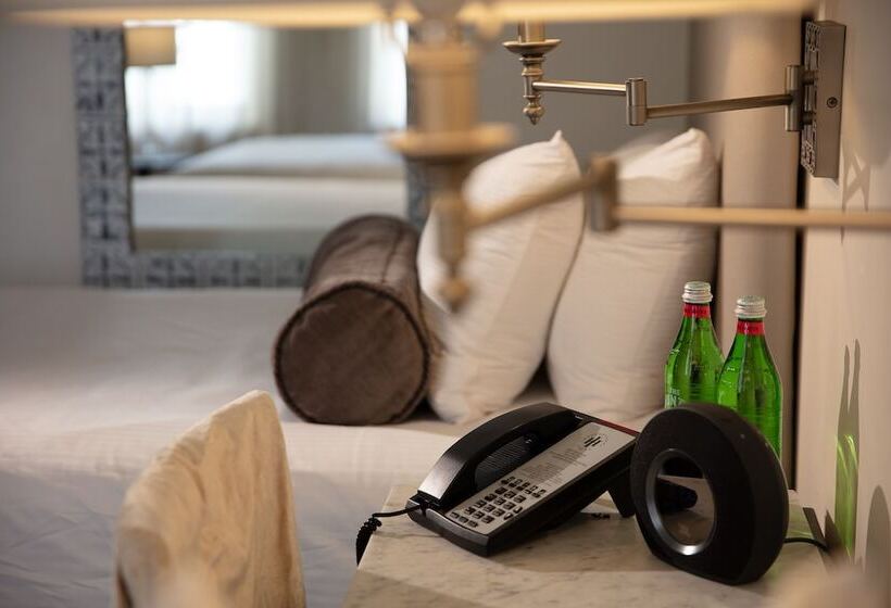 Hotel International House