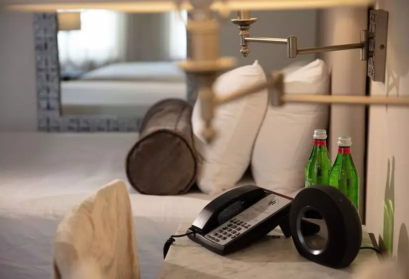 هتل International House