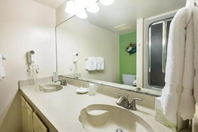 هتل Kahana Falls Resort