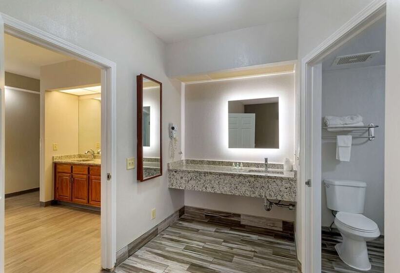 Отель Quality Inn Newnan Atlanta South