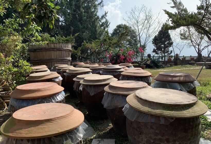 تختخواب و صبحانه Lu Din Manor