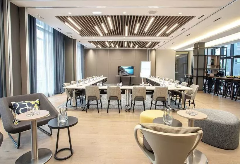 هتل Courtyard By Marriott Paris Porte De Versailles