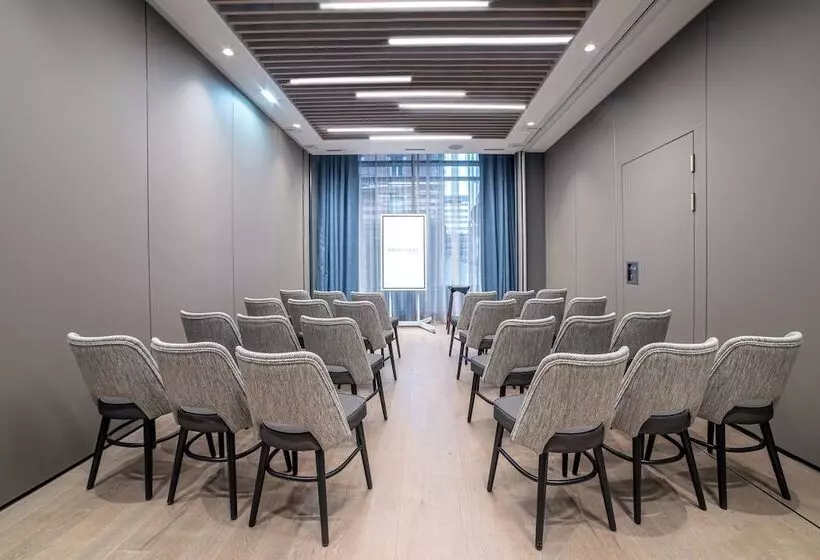 هتل Courtyard By Marriott Paris Porte De Versailles